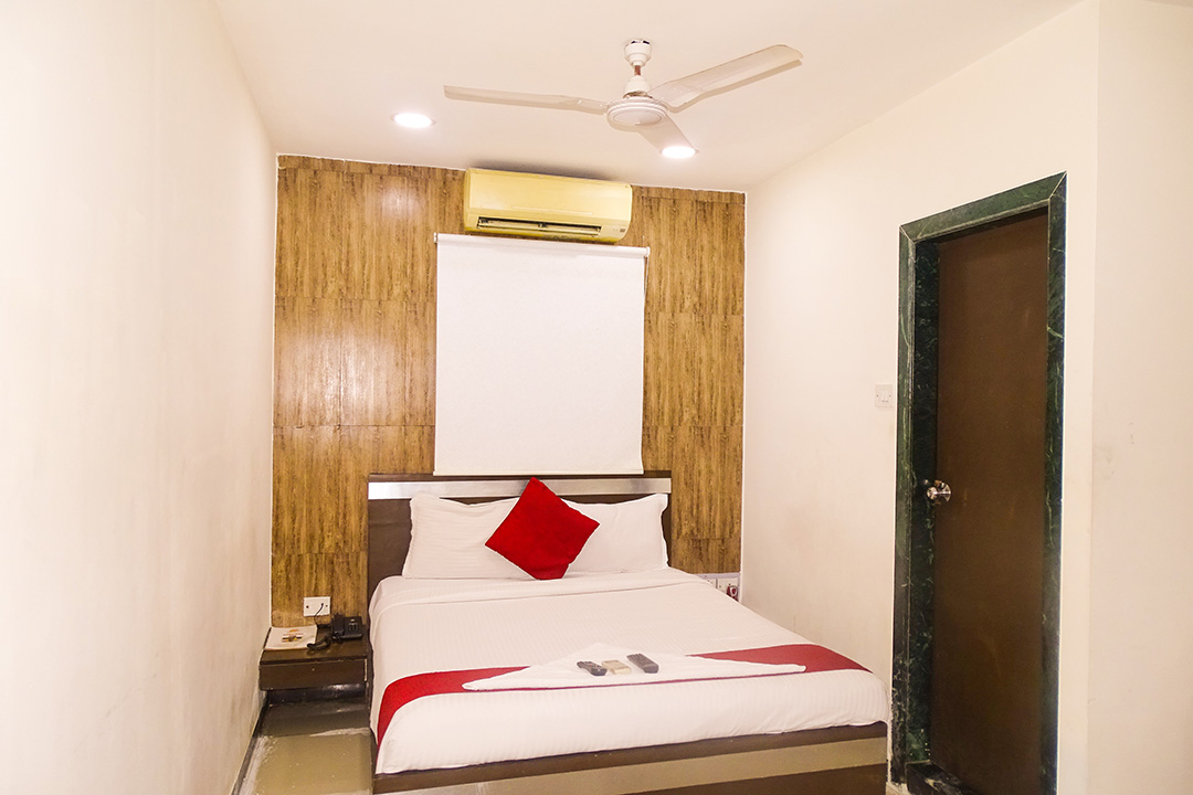 deluxe room in hotel sunshine airport  Free pick-up & drop from airport hotel service

