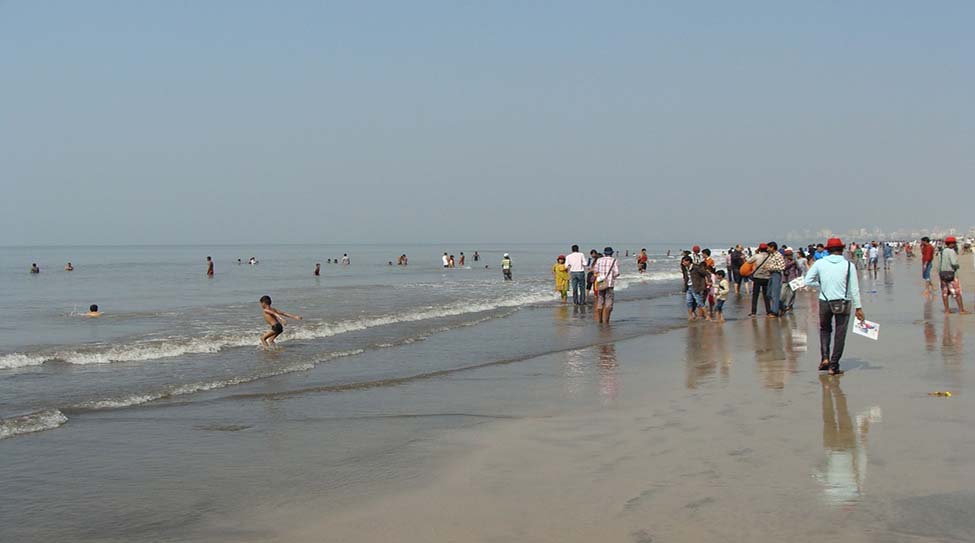 Juhu Beach near hotel sunshine airport hotels facilities at hotel sunshine Mumbai
 